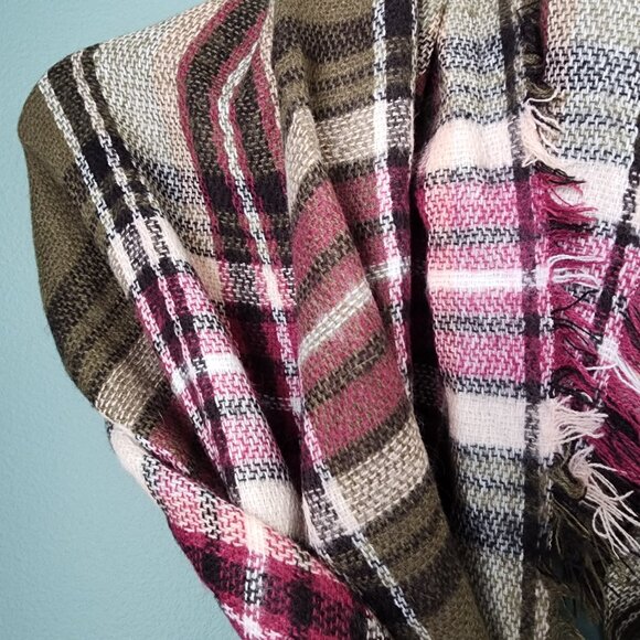 Large 100% Acrylic Plaid Pink & Green Scarf - Picture 10 of 12